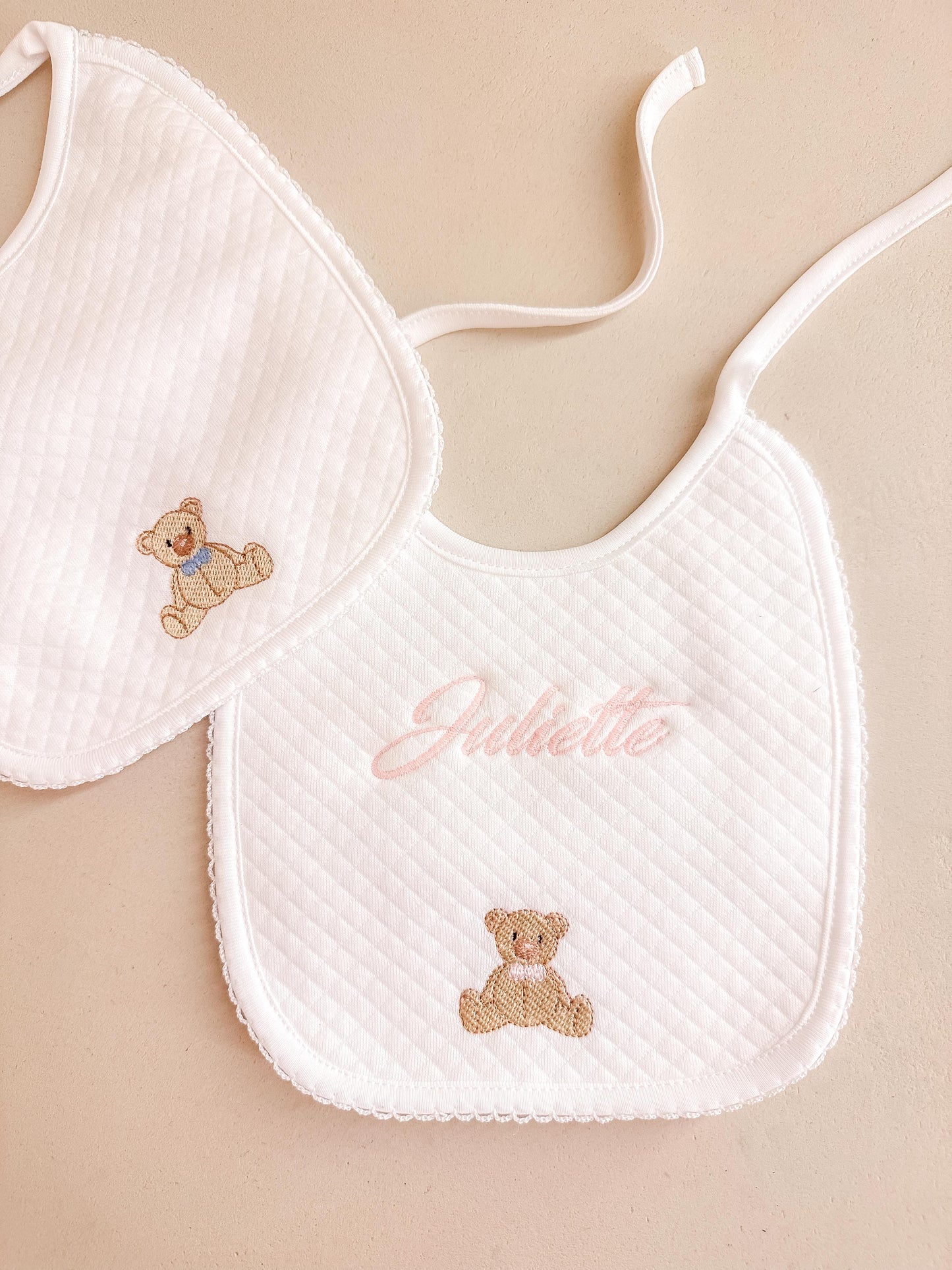Borduren | Slabbetje Teddy met strik